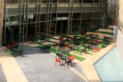 Cybercafé Indoor and Outdoor Furnishing